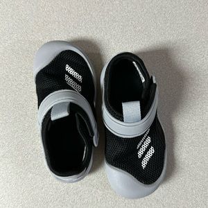Adidas toddler boy Velcro shoes. Size 7.